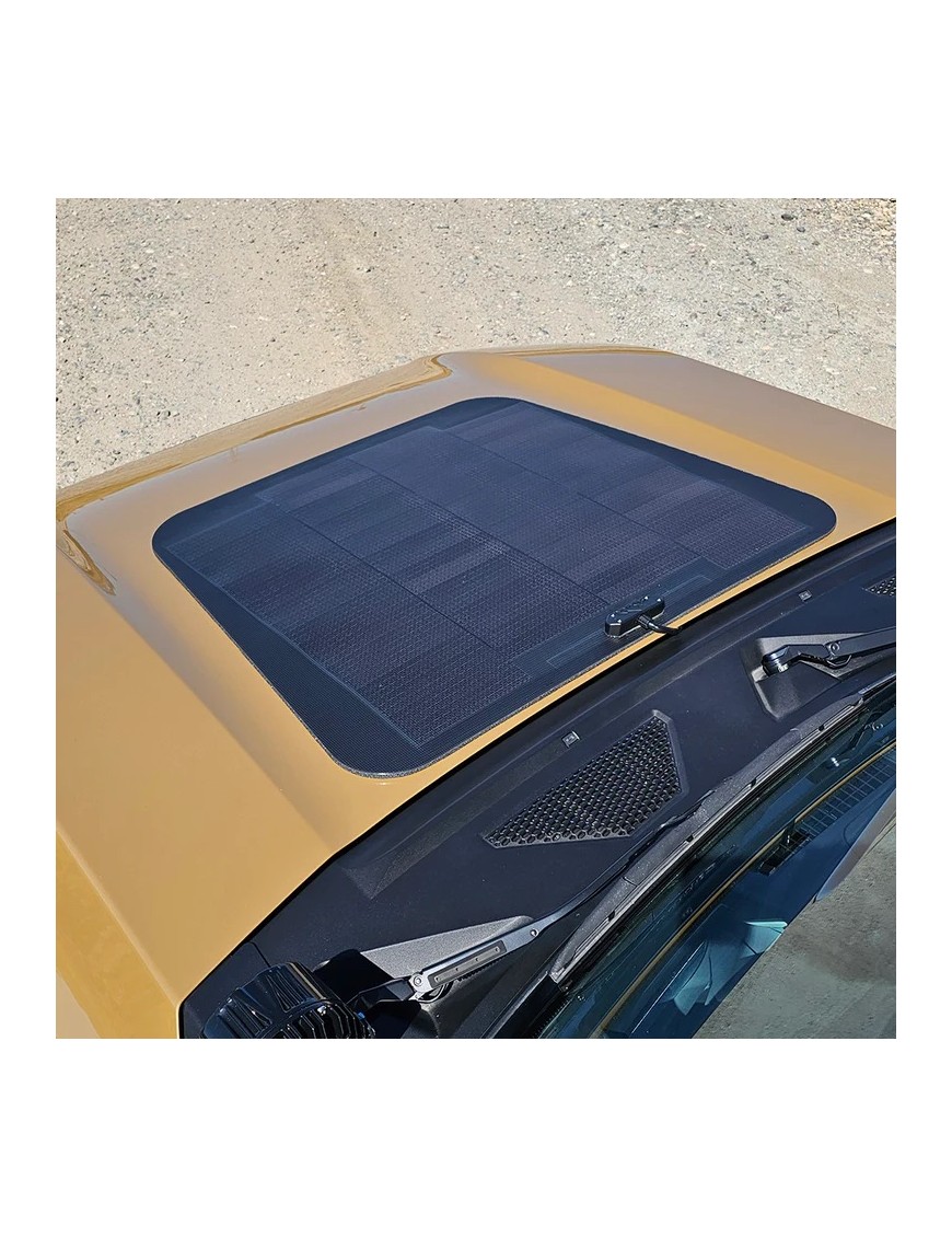 Panel solarny Cascadia 4x4 CHF158 na masce Toyoty Land Cruiser 250 Prado