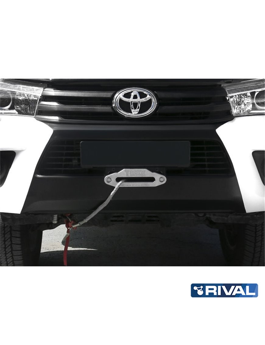 Płyta pod wyciągarkę Rival 4x4 ukryta w fabrycznym zderzaku Toyoty Hilux